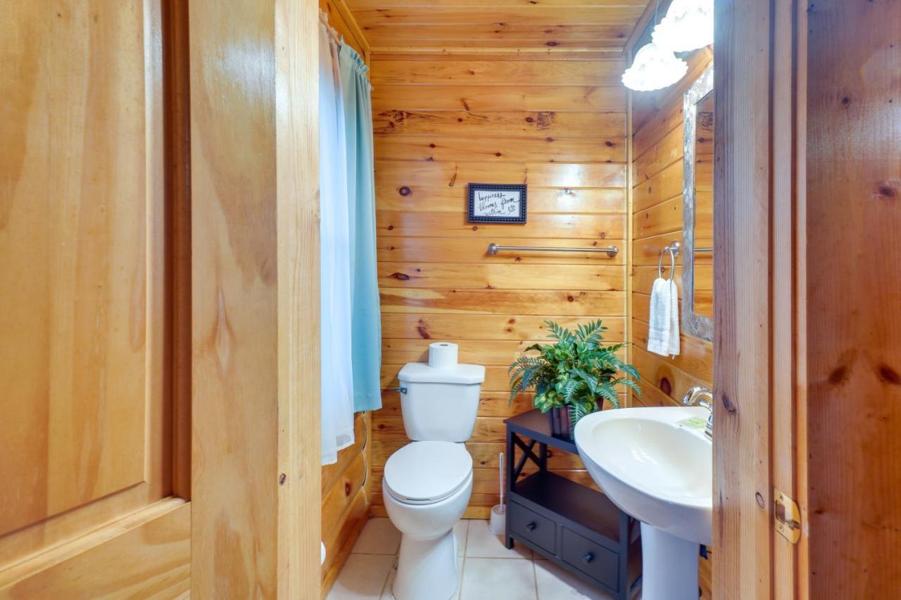 Lovely Gatlinburg Cabin With Private Hot Tub! Exteriör bild