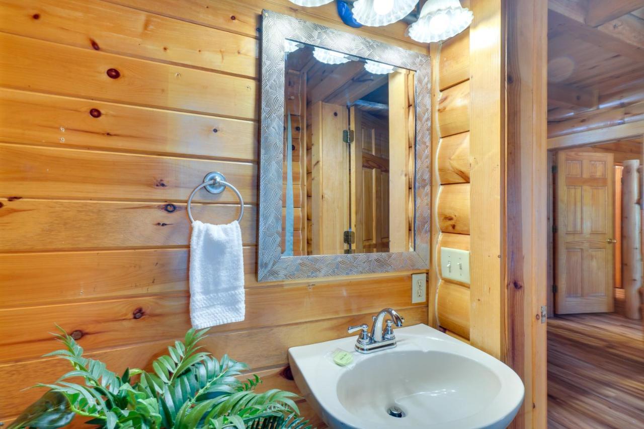 Lovely Gatlinburg Cabin With Private Hot Tub! Exteriör bild