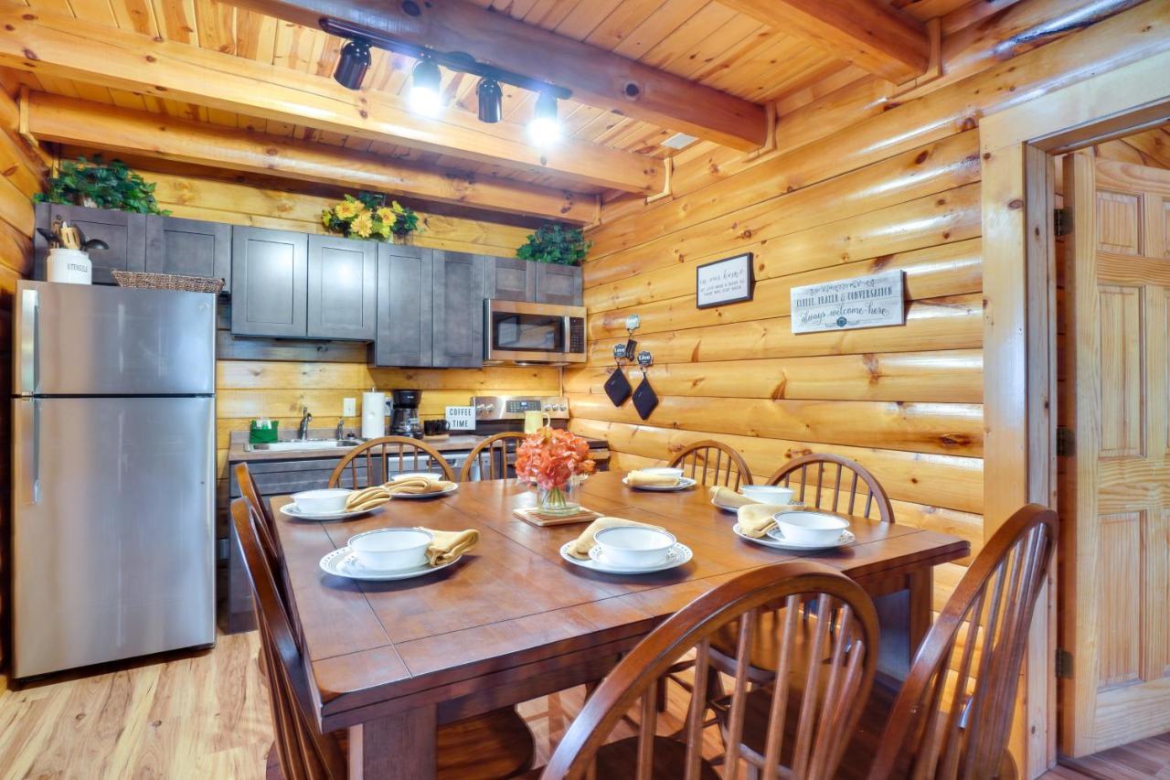 Lovely Gatlinburg Cabin With Private Hot Tub! Exteriör bild