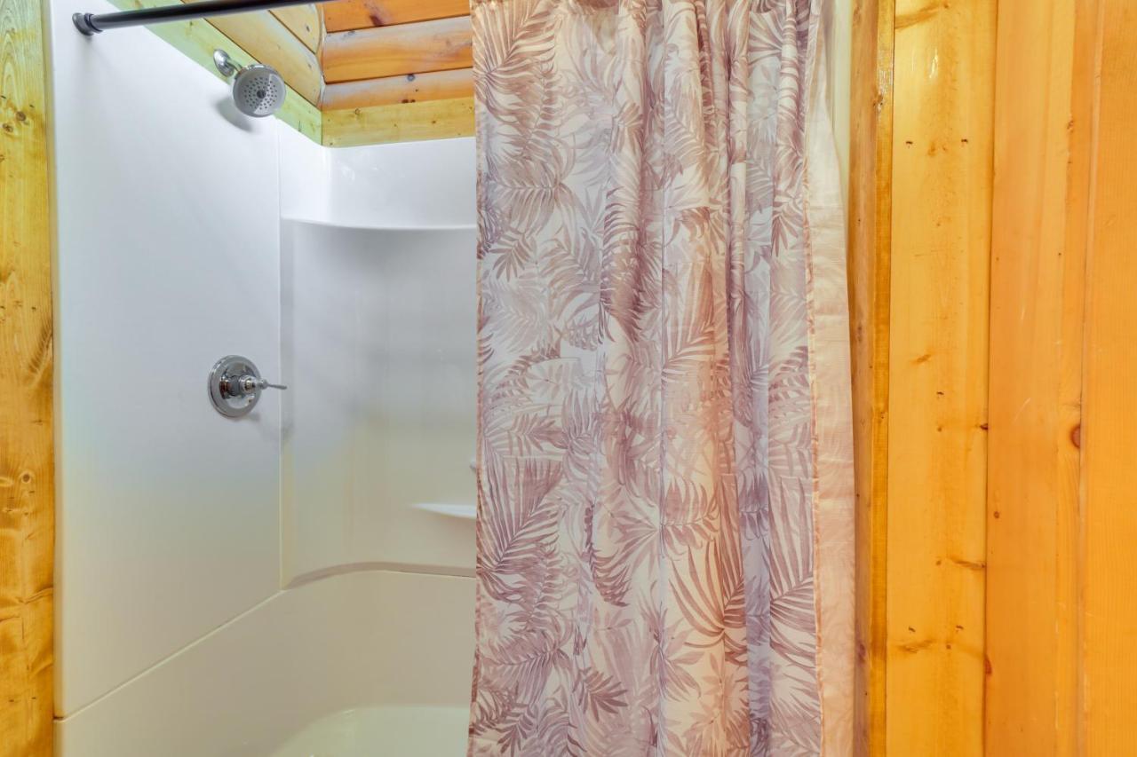 Lovely Gatlinburg Cabin With Private Hot Tub! Exteriör bild