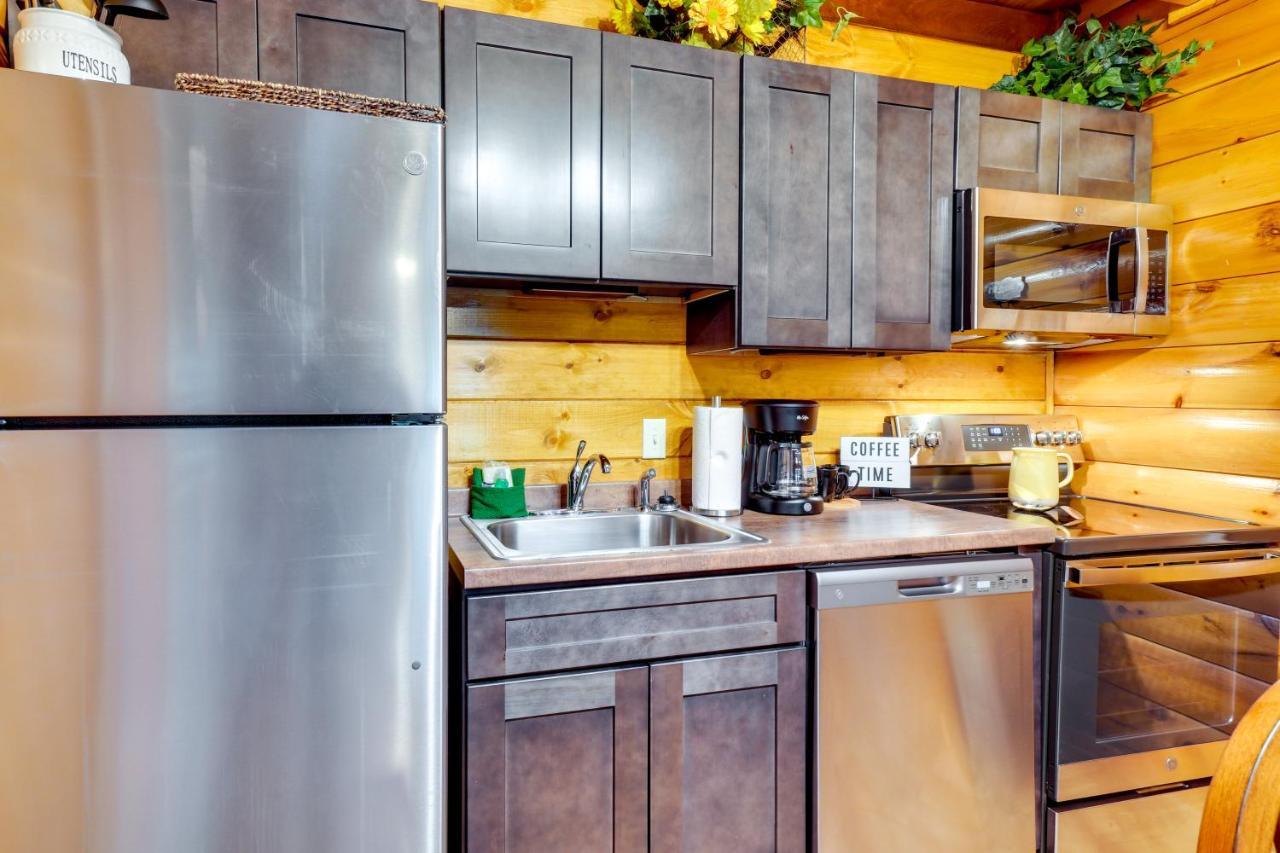 Lovely Gatlinburg Cabin With Private Hot Tub! Exteriör bild