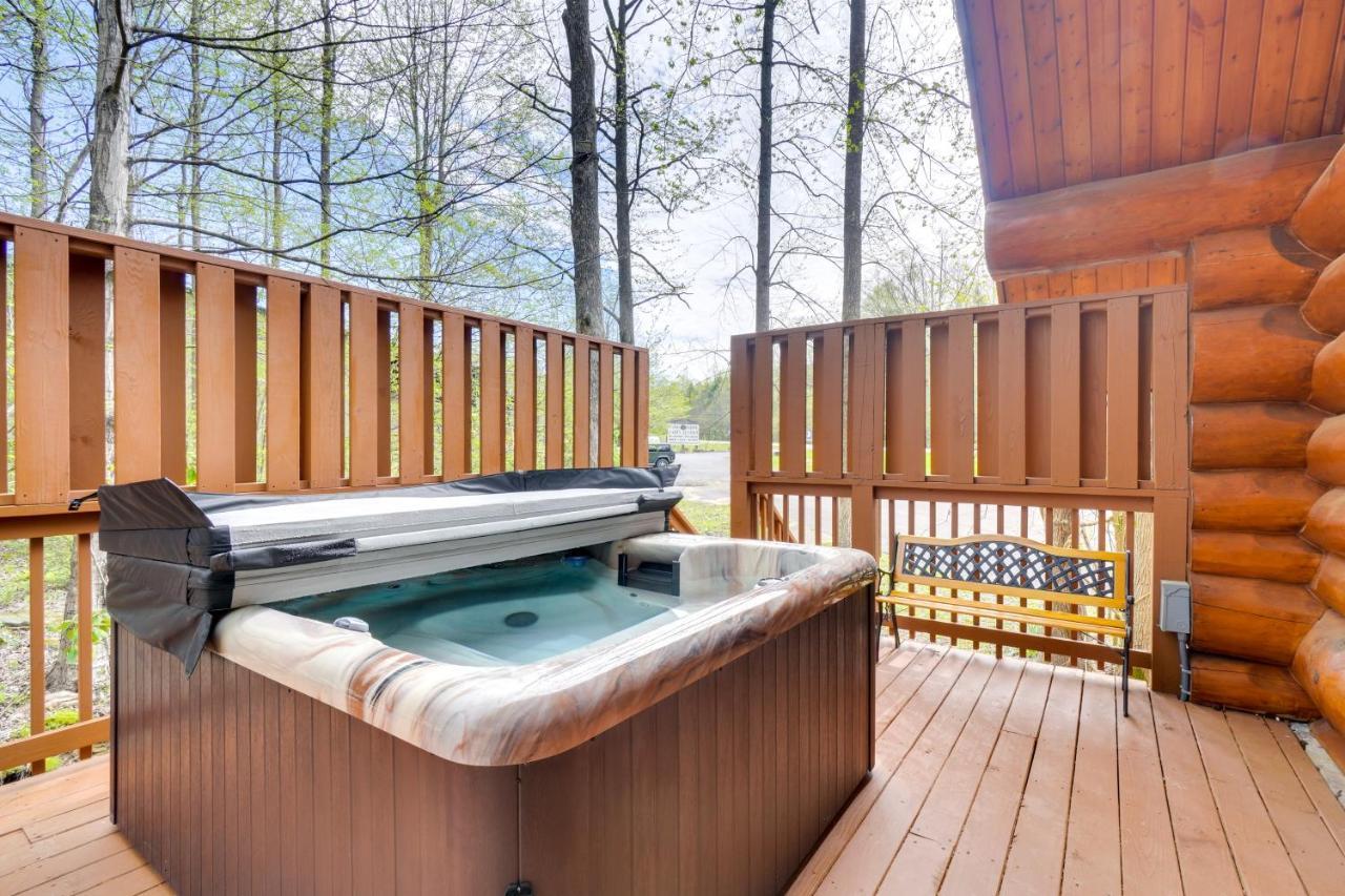 Lovely Gatlinburg Cabin With Private Hot Tub! Exteriör bild